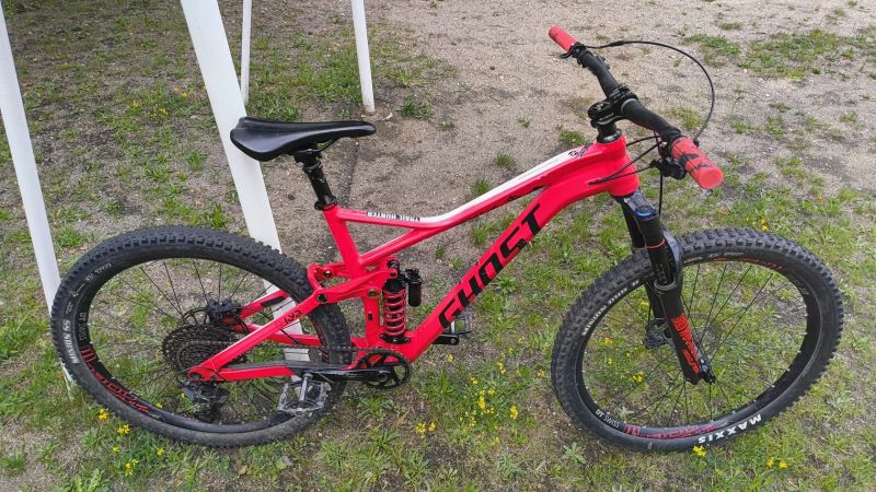 Ghost Slamr 6.7 | Celoodpružený trailbike, Super Deluxe Coil👀