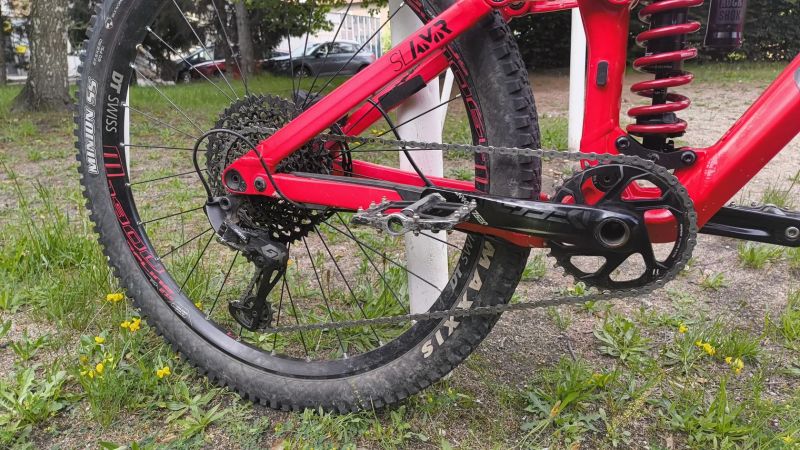 Ghost Slamr 6.7 | Celoodpružený trailbike, Super Deluxe Coil👀