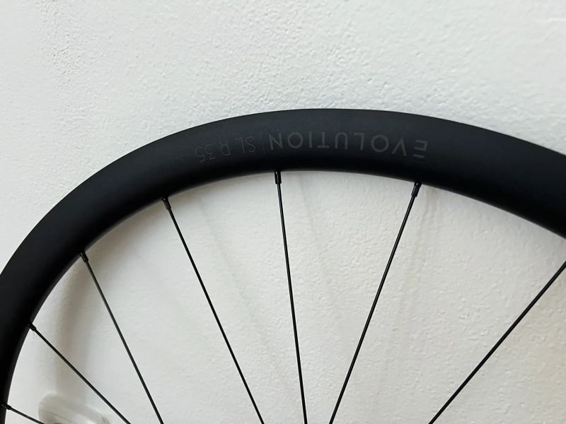 Nové - Newmen Evolution SL R.35, 21/21 Spokes, 12x100mm/12x142mm, Tubeless Ready