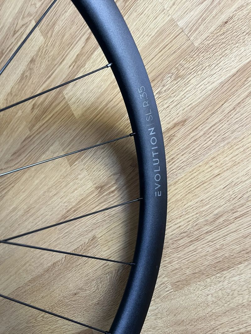 Nové - Newmen Evolution SL R.35, 21/21 Spokes, 12x100mm/12x142mm, Tubeless Ready