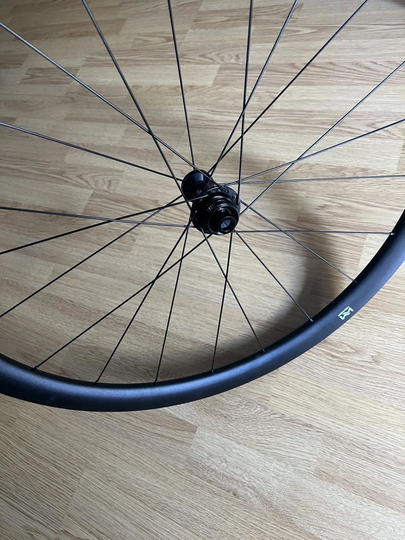 Nové - Newmen Evolution SL R.35, 21/21 Spokes, 12x100mm/12x142mm, Tubeless Ready