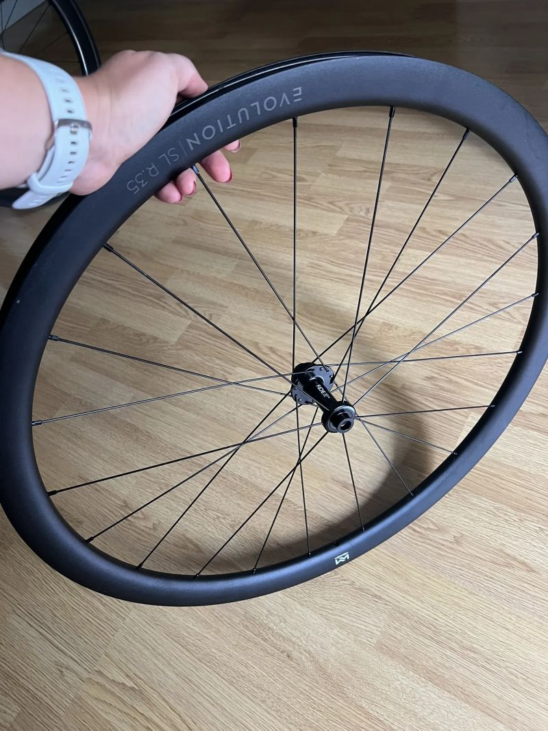 Nové - Newmen Evolution SL R.35, 21/21 Spokes, 12x100mm/12x142mm, Tubeless Ready