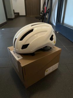 Helma Outrider Mips Sweet Protection 