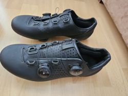Silniční cyklistické tretry značky Van Rysel 900, velikost 42 (26,5 cm).