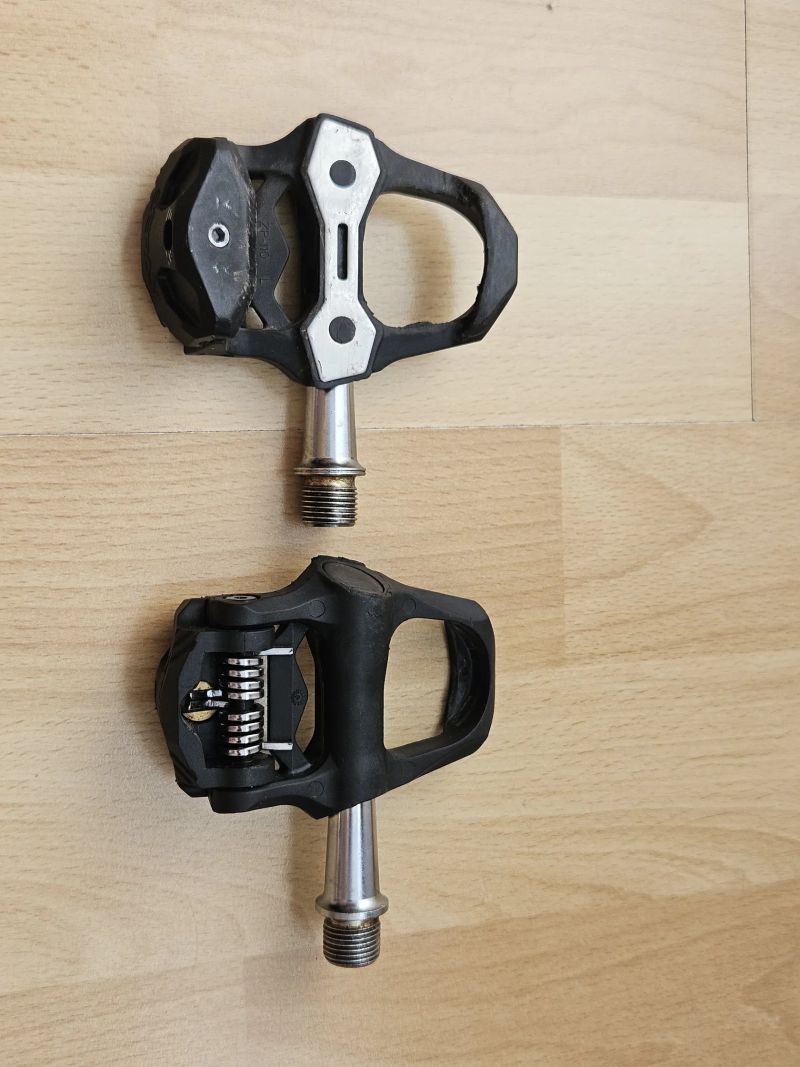 Silniční cyklistické tretry značky Van Rysel 900, velikost 42 (26,5 cm).