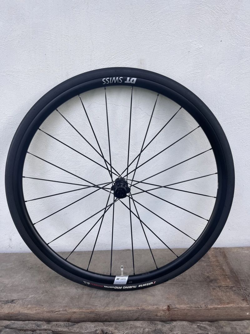Prodám zapletená kola DT Swiss P1800 Spline 23