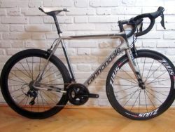 CANNONDALE SUPER SIX EVO na Shimano 105, 56 cm. 1ROK ZÁRUKA