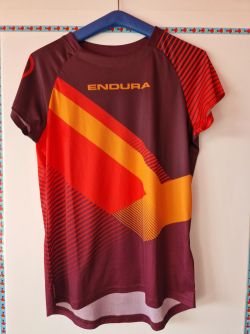 Dámský cyklistický dres Endura a Horsefeathers