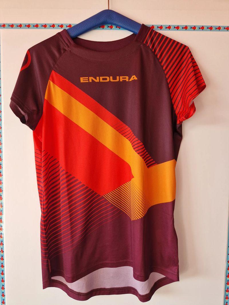 Dámský cyklistický dres Endura a Horsefeathers
