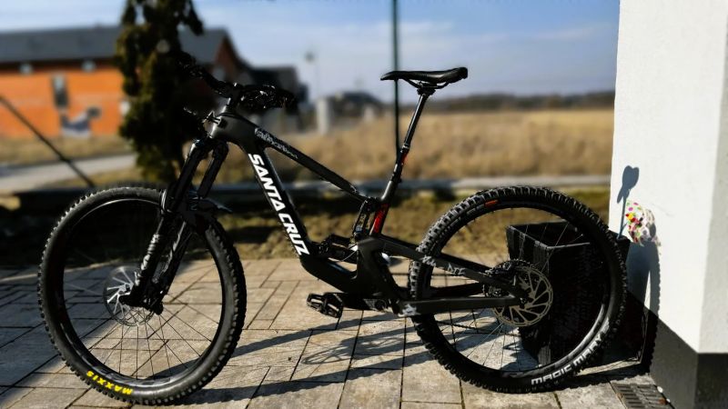 Prodám Santa Cruz Nomad 6 C/R matte-carbon, velikost M