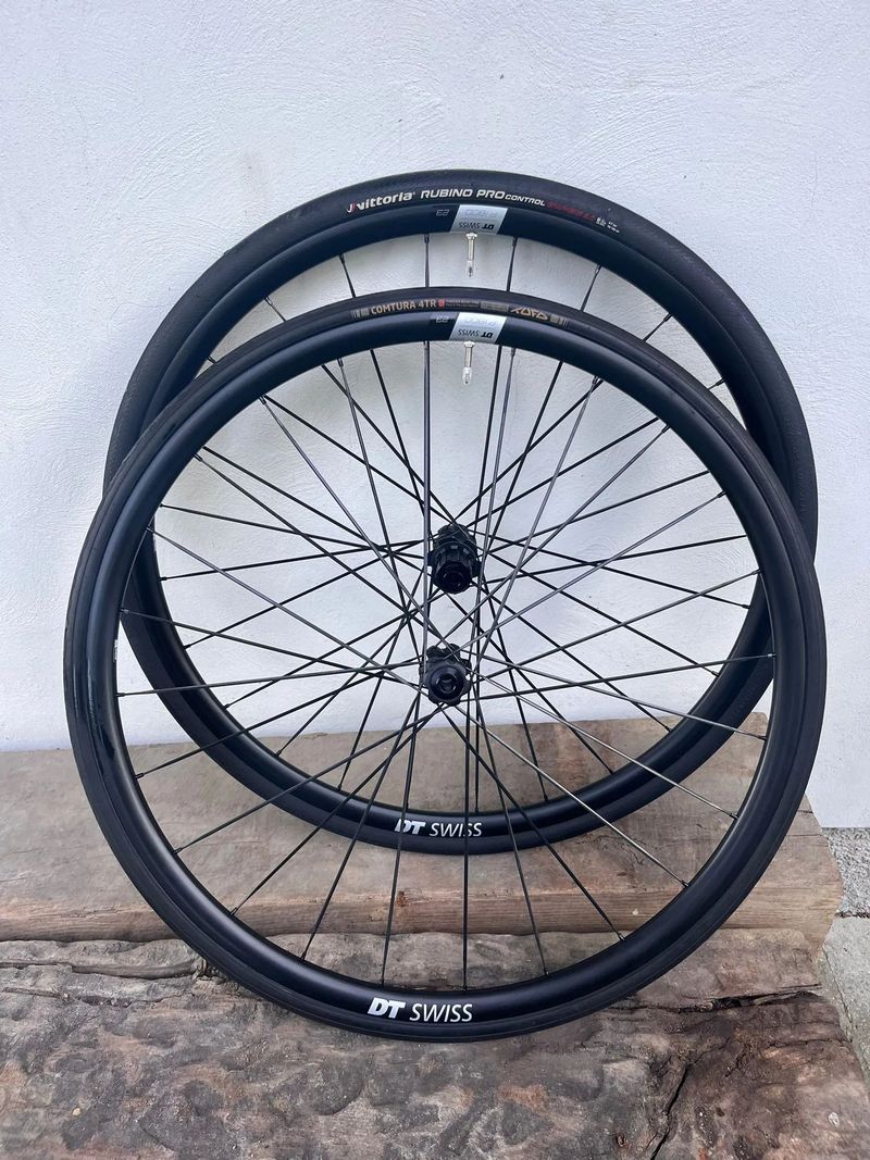 Prodám zapletená kola DT Swiss P1800 Spline 23