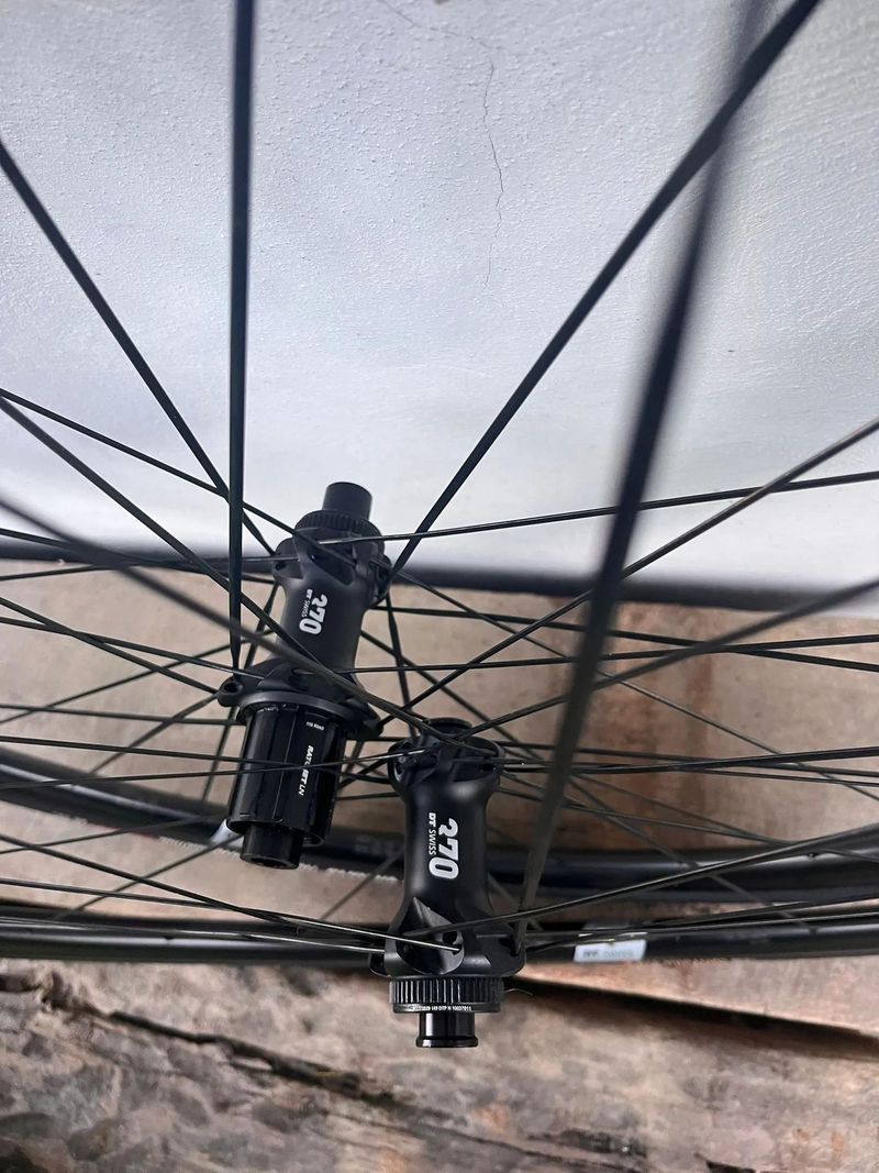 Prodám zapletená kola DT Swiss P1800 Spline 23