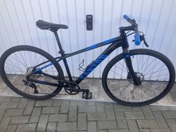 GRAVEL NEBO FITNESS KOLO S ROVNÝM ŘIDÍTKEM. 