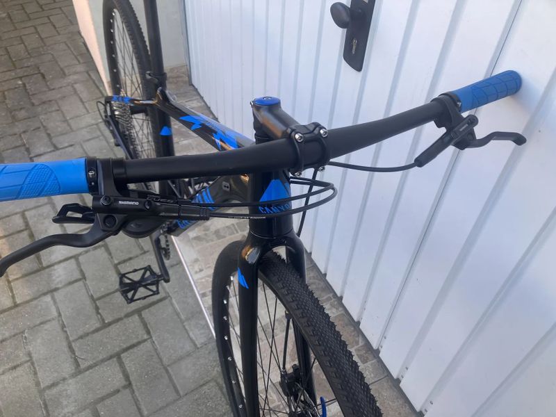GRAVEL NEBO FITNESS KOLO S ROVNÝM ŘIDÍTKEM. 