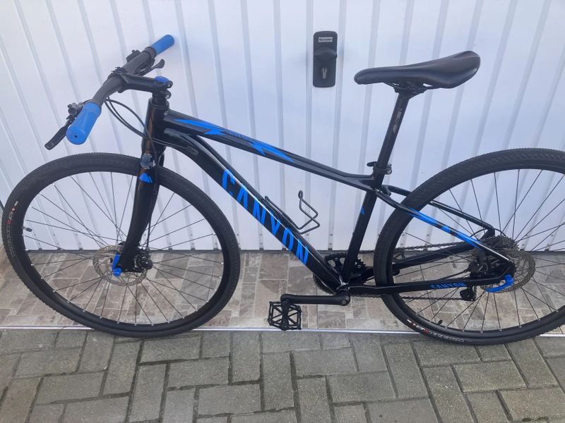 GRAVEL NEBO FITNESS KOLO S ROVNÝM ŘIDÍTKEM. 