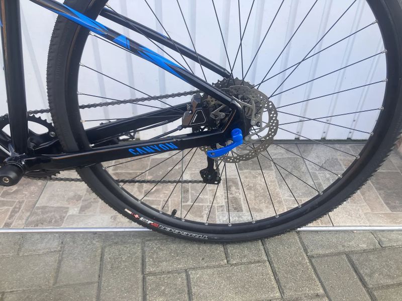 GRAVEL NEBO FITNESS KOLO S ROVNÝM ŘIDÍTKEM. 