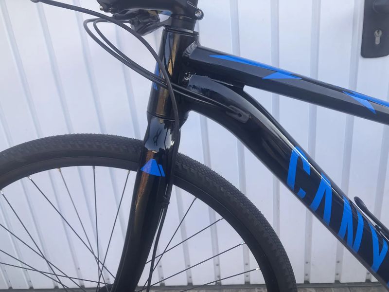GRAVEL NEBO FITNESS KOLO S ROVNÝM ŘIDÍTKEM. 