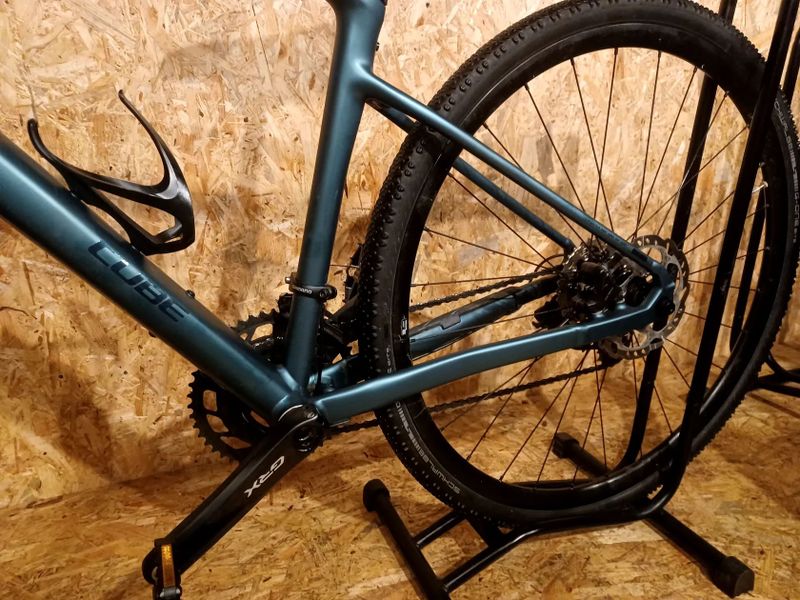 Gravel kolo NUROAD RACE 2026 royalgreen´n´black, velikost rámu XS 