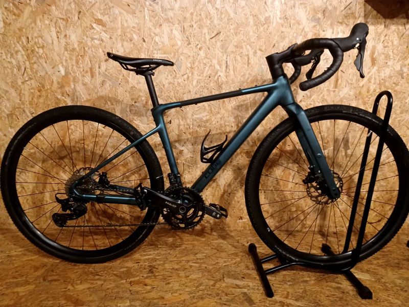 Gravel kolo NUROAD RACE 2026 royalgreen´n´black, velikost rámu XS 