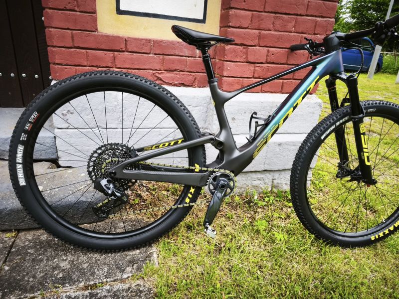 Spark RC Team Issue AXS 