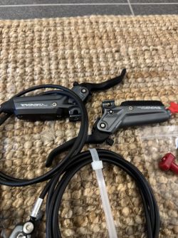 NOVÉ Sram Code BRZ