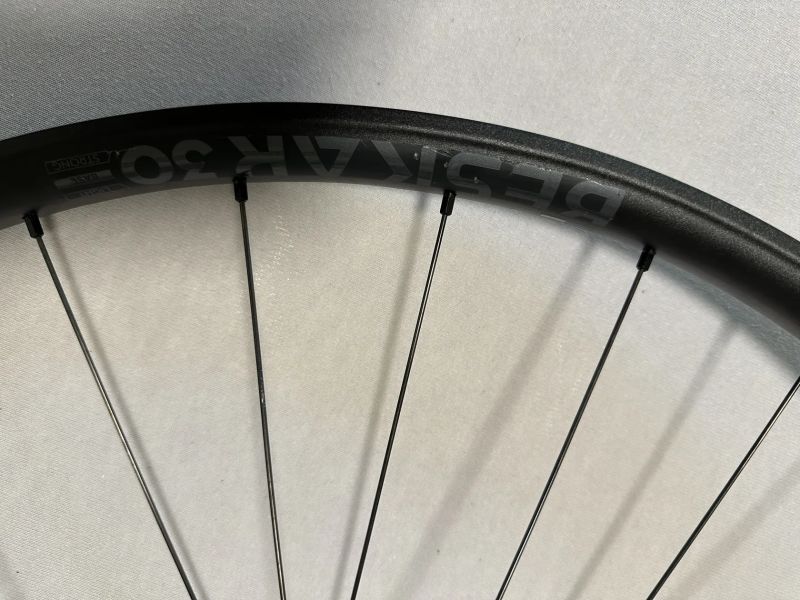 sada kol 29" Newmen Beskar 30 Base/Strong, Sram XD, 6 děr, TR, E-MTB