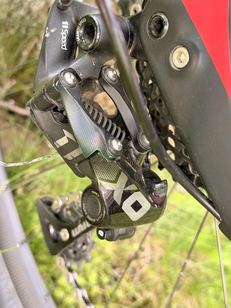 Specialized Epic HT 8,4 kg včetně pedálů. 
