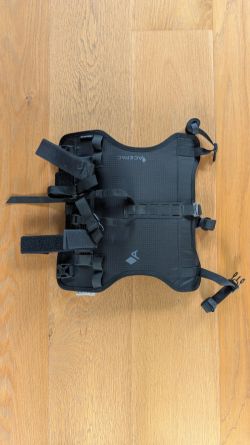 Bikepackingový postroj na řídítka Acepac v černé barvě