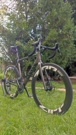 Canyon Ultimate CF SL 8 Etap Sram Force. 