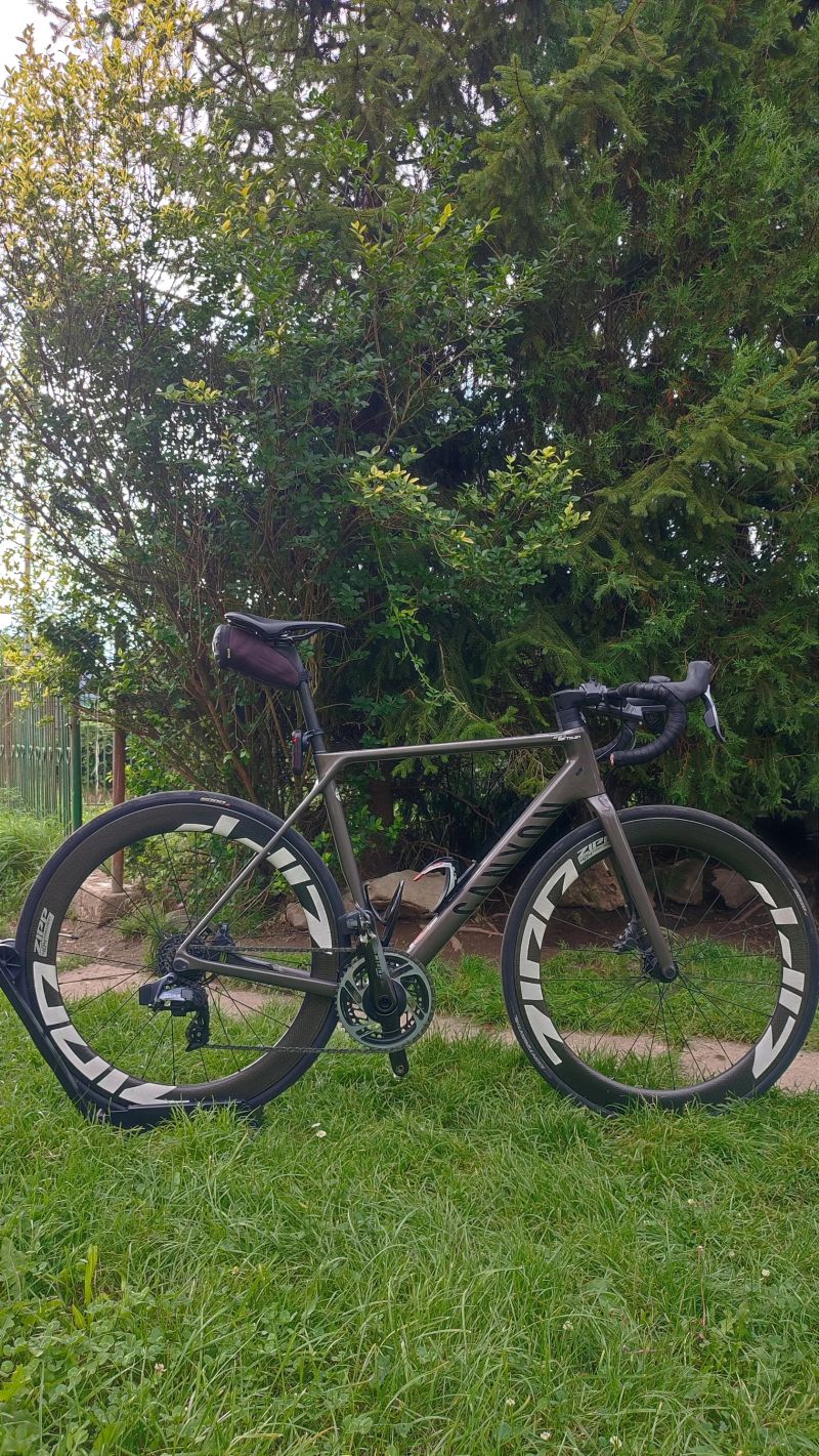 Canyon Ultimate CF SL 8 Etap Sram Force. 