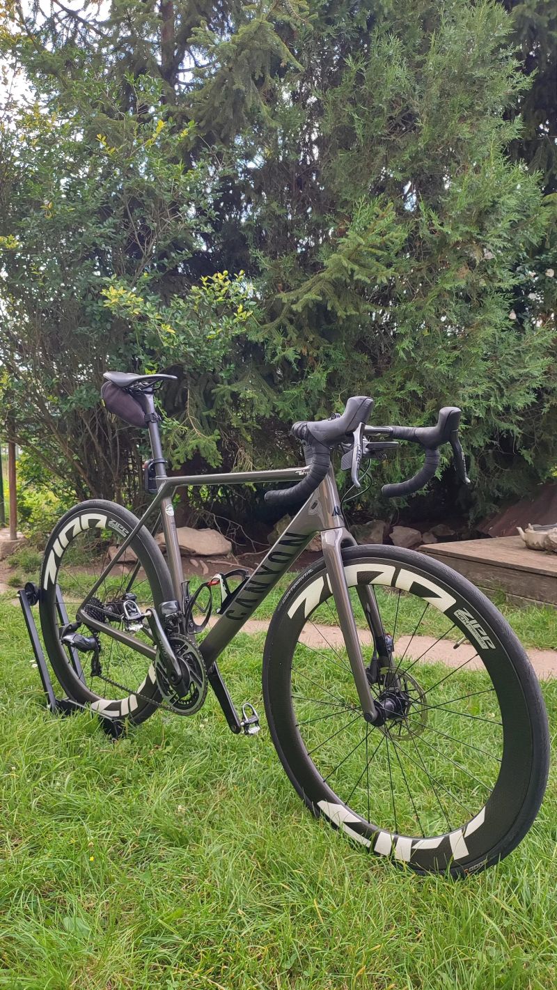 Canyon Ultimate CF SL 8 Etap Sram Force. 
