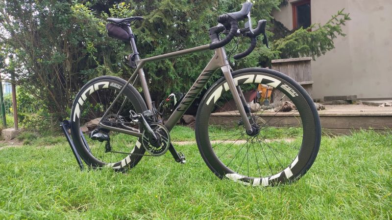 Canyon Ultimate CF SL 8 Etap Sram Force. 