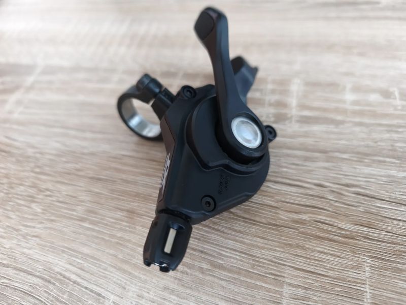 Pravé řazení Shimano XT SL-M8100 12s na objímku