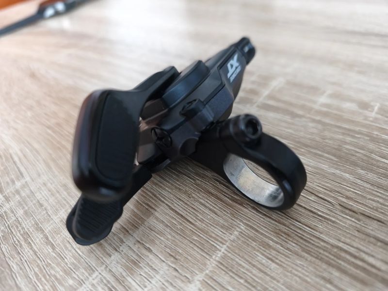 Pravé řazení Shimano XT SL-M8100 12s na objímku