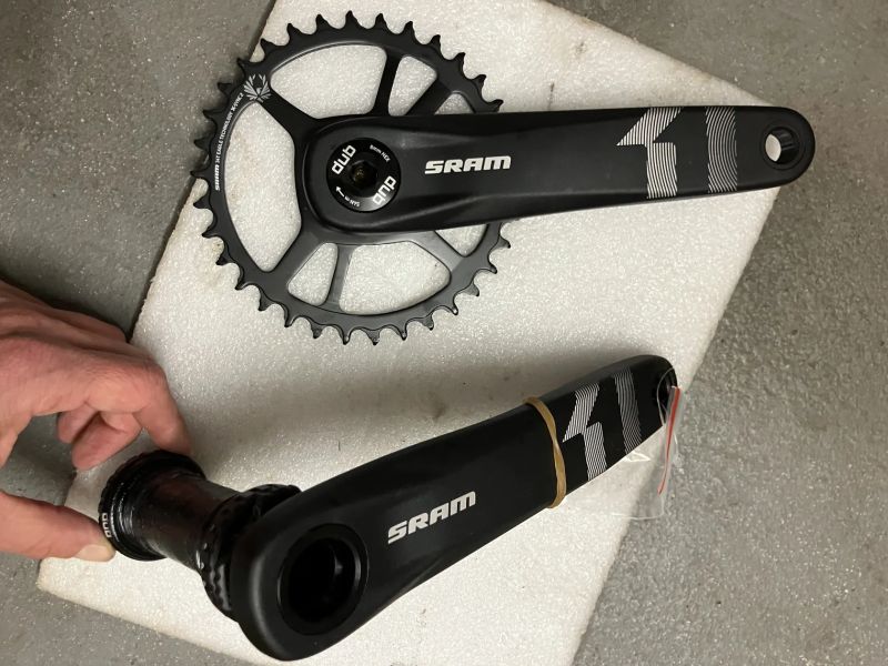 Nové kliky SRAM X1000 Eagle, DUB včetně středového složení