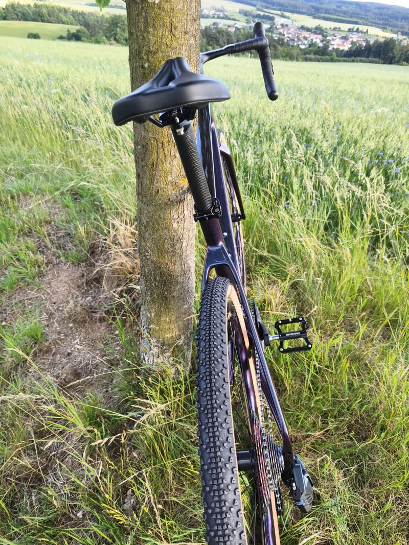Karbon gravel 9,5 kg bezdrát 1×13 karbon kola TOP stav