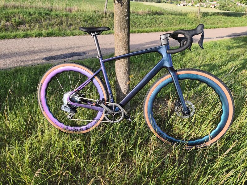 Karbon gravel 9,5 kg bezdrát 1×13 karbon kola TOP stav