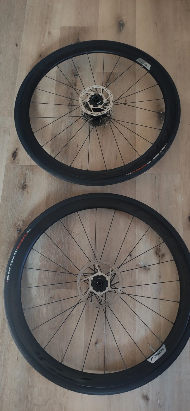 zapletená karbonová kola Forza Levanto Carbon DB