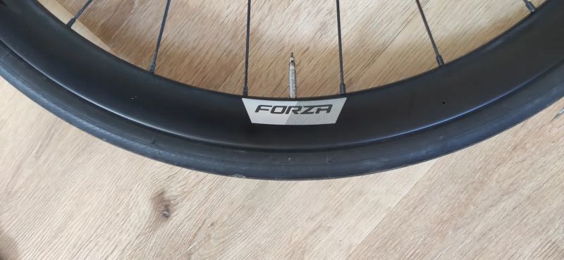 zapletená karbonová kola Forza Levanto Carbon DB