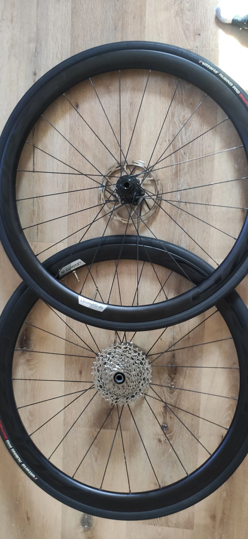 zapletená karbonová kola Forza Levanto Carbon DB