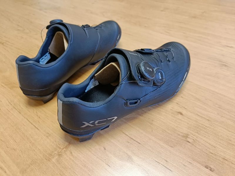 Tretry SHIMANO SH-XC703, vel. 44, černá