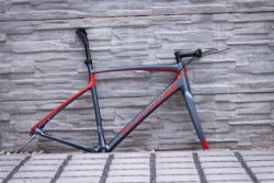 Devinci rám + sedlovka a příslušenství