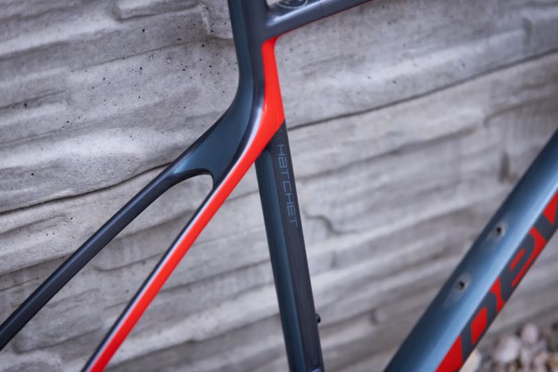 Devinci rám + sedlovka a příslušenství