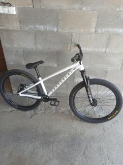 Commencal Absolut Pike 2025