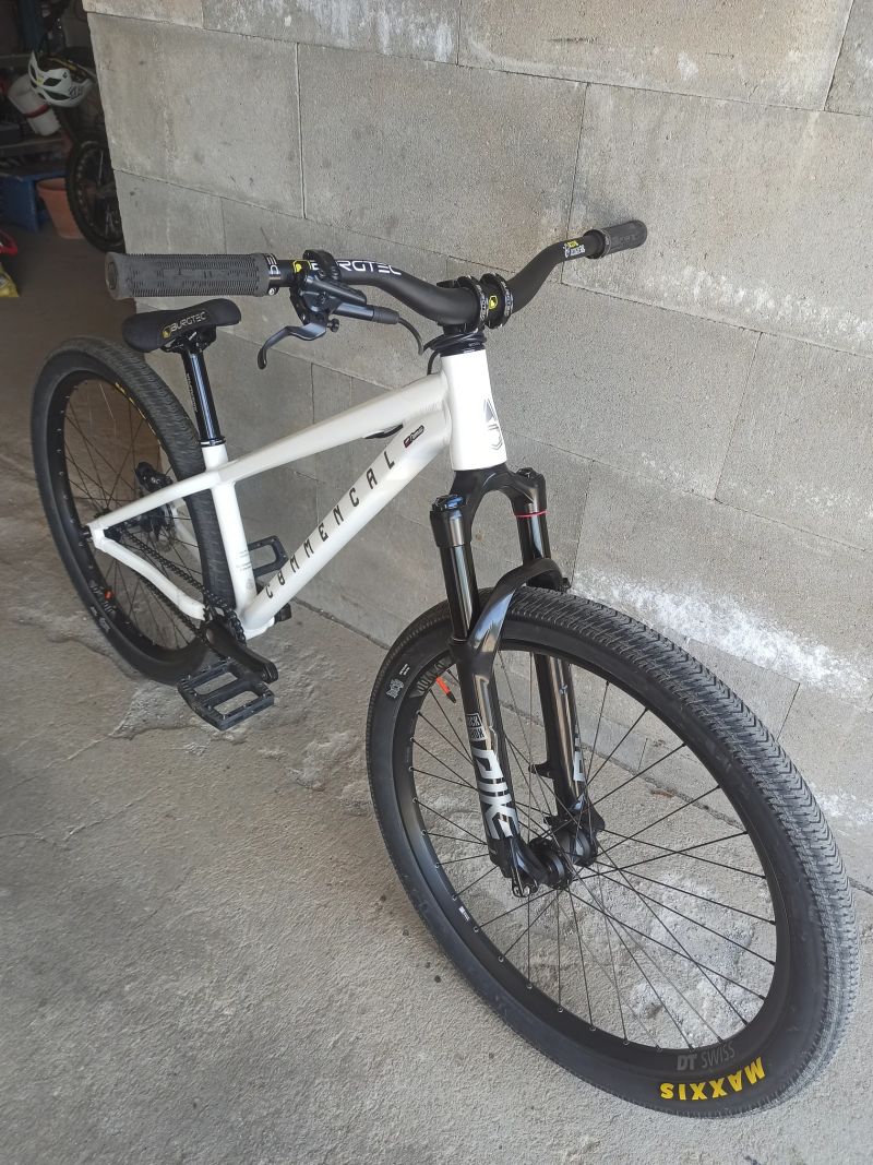 Commencal Absolut Pike 2025