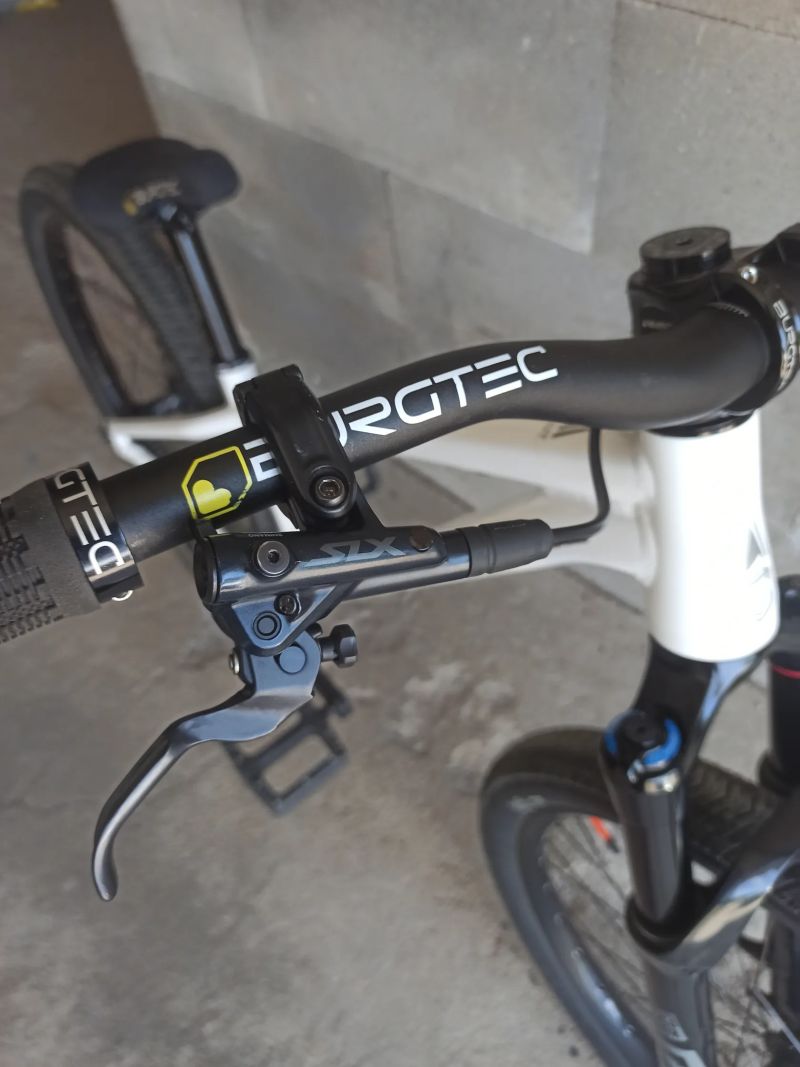 Commencal Absolut Pike 2025