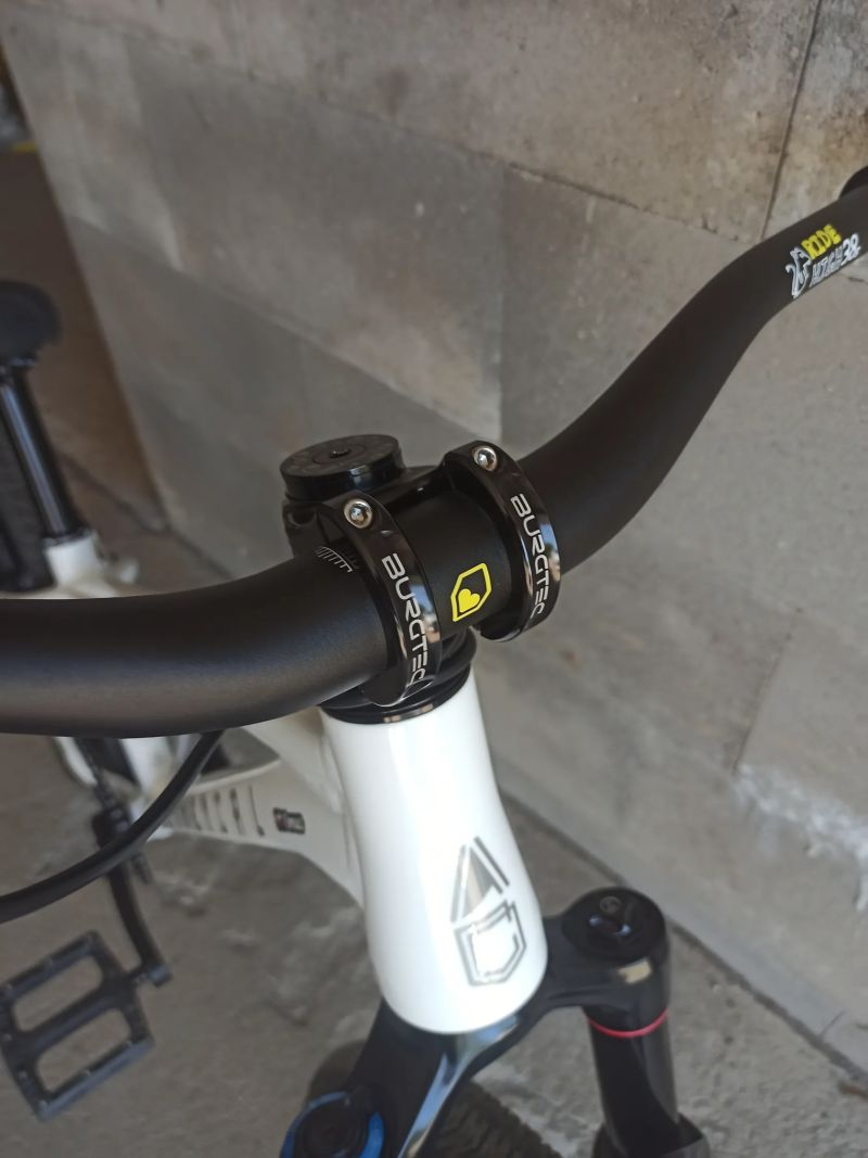 Commencal Absolut Pike 2025