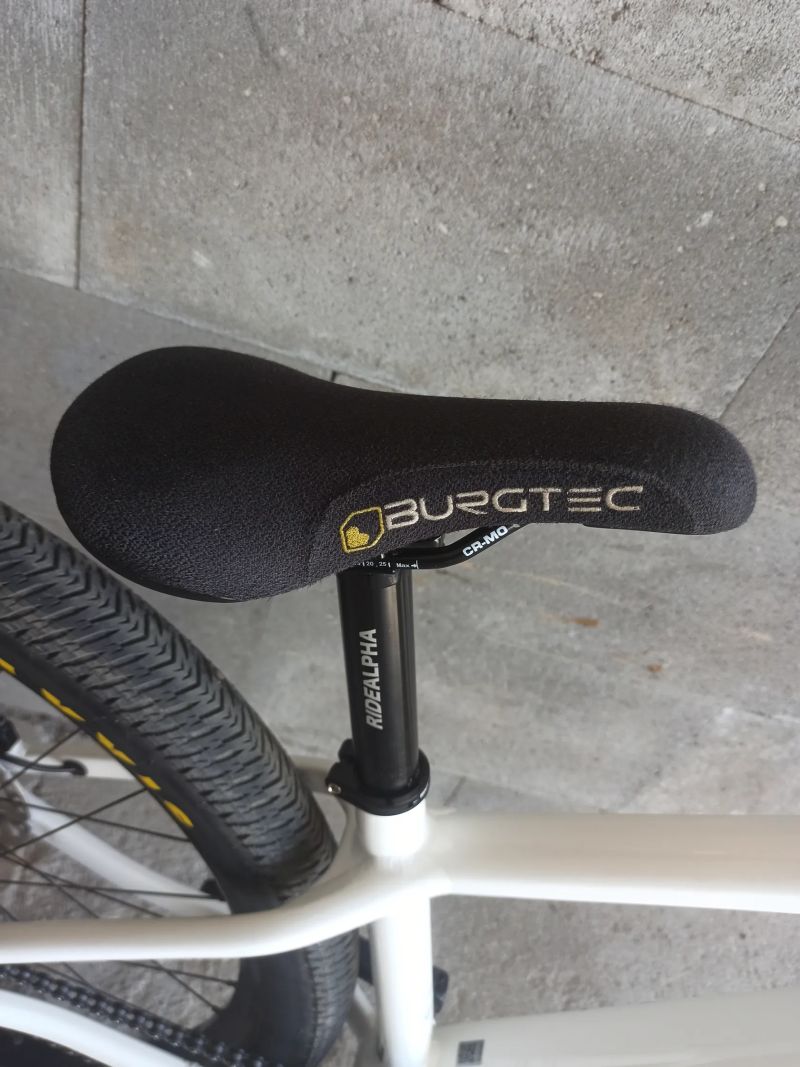 Commencal Absolut Pike 2025