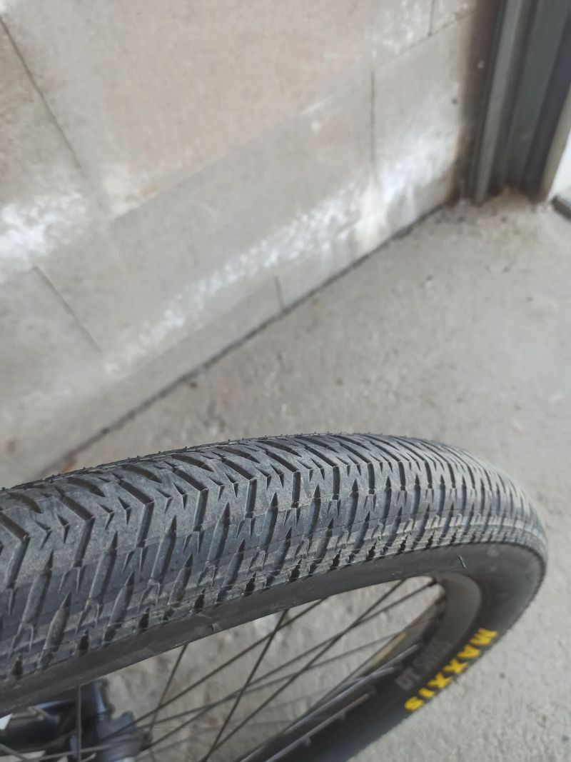 Commencal Absolut Pike 2025