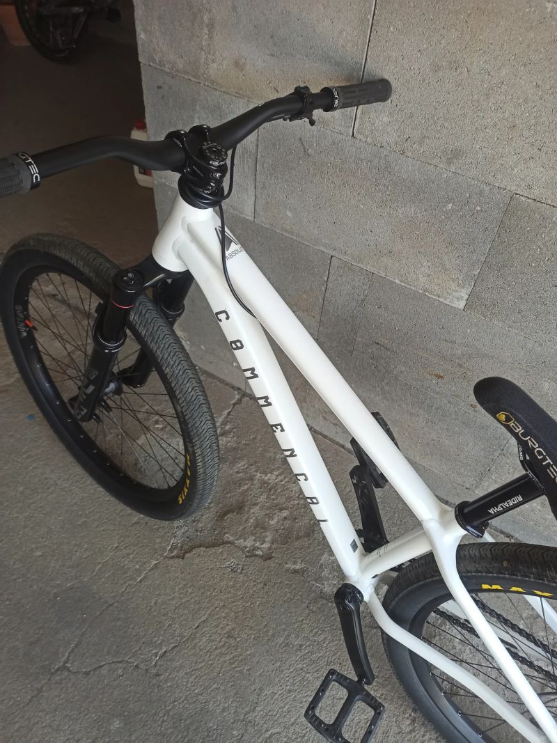 Commencal Absolut Pike 2025